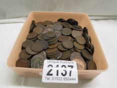 A large quantity of farthings.