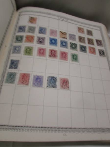 A very good Victorian stamp album of Victorian and early 20th century stamps including GB penny - Bild 23 aus 50