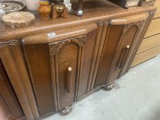 1930's oak sideboard. 122cm x 50cm x height 90cm. COLLECT ONLY.