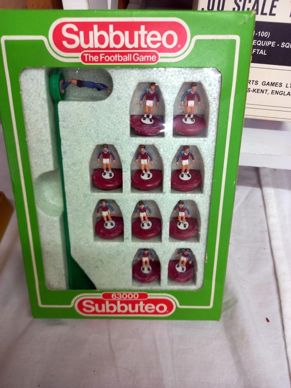 A mixed set of 12 Subbuteo (table soccer) teams including special paintings, including Everton, - Image 8 of 11