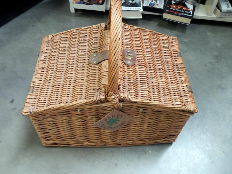 A double lidded picnic basket set (complete) - Image 5 of 5