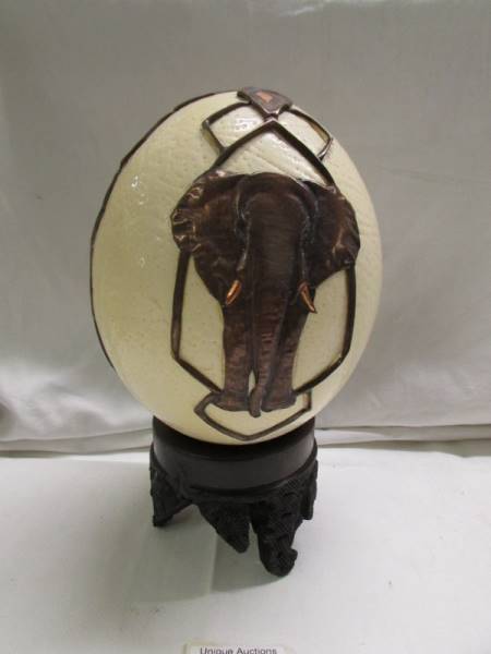 A decorated ostrich egg depicting elephants in copper. - Image 3 of 3