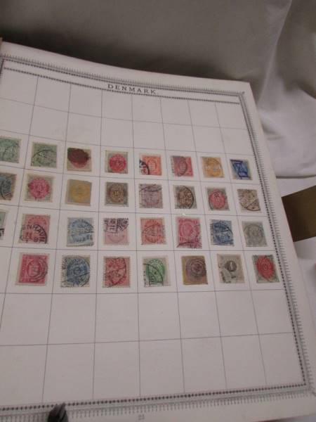 A very good Victorian stamp album of Victorian and early 20th century stamps including GB penny - Bild 8 aus 50