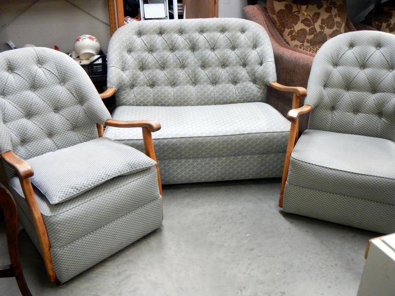 A mid 20th century 3 piece suite