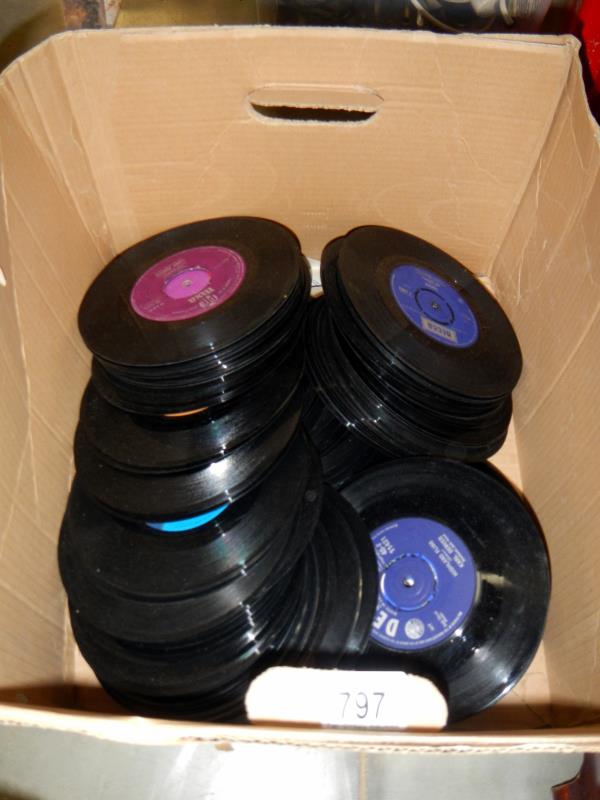 A quantity of 45rpm records