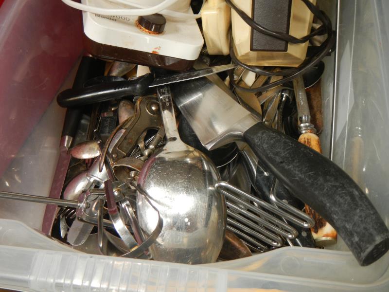 A box full of clean cutlery etc. - Image 3 of 3