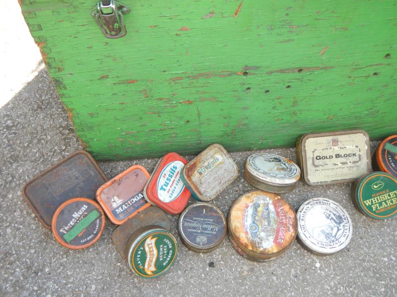 A quantity of collectors tins in wooden box - Image 4 of 4