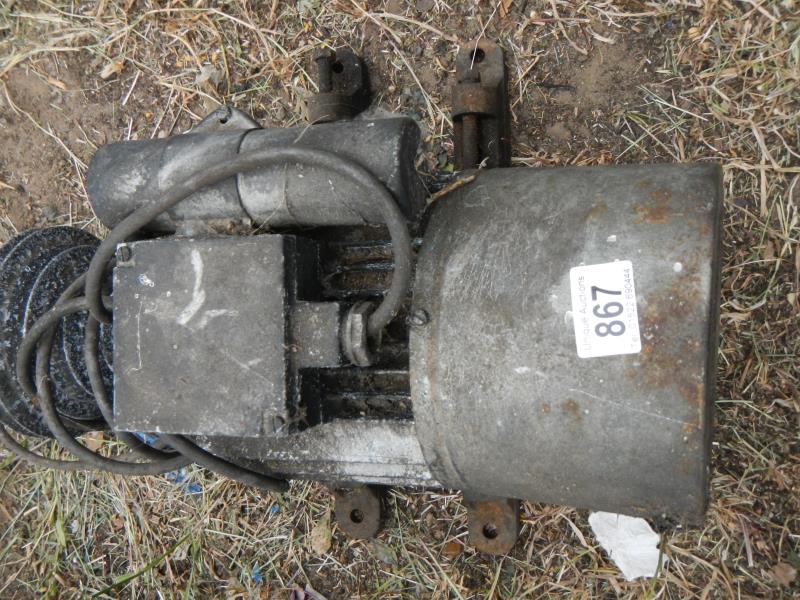 An old electric motor - Image 2 of 2