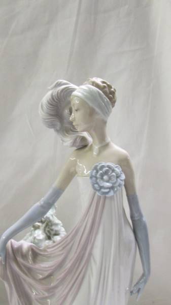 A 1920's style Lladro flapper lady and another Lladro lady. - Image 3 of 7