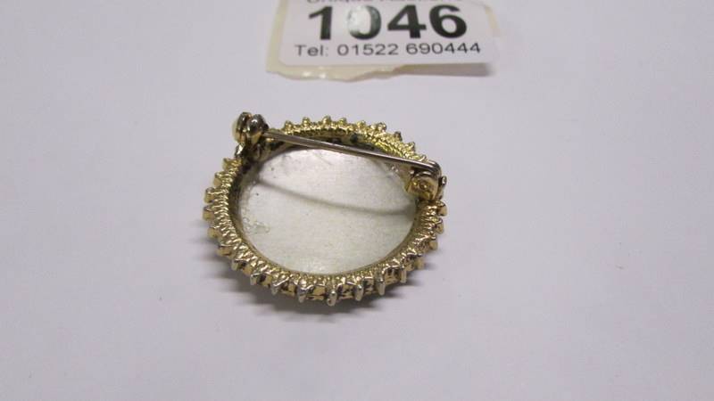 A yellow metal cameo brooch. - Image 2 of 2
