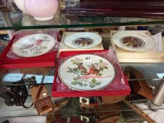 2 Coalport Christmas plates & 2 Spode bird plates