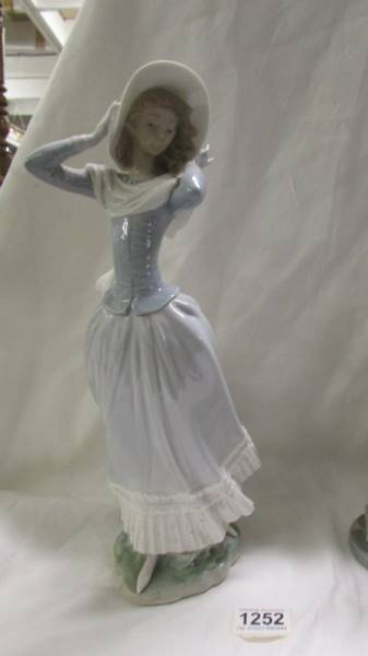 A 1920's style Lladro flapper lady and another Lladro lady. - Image 5 of 7