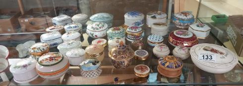 A good selection of porcelain trinket/pill boxes