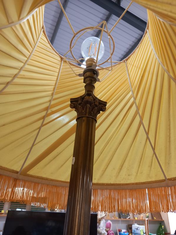 A brass effect standard lamp and shade - Image 3 of 3