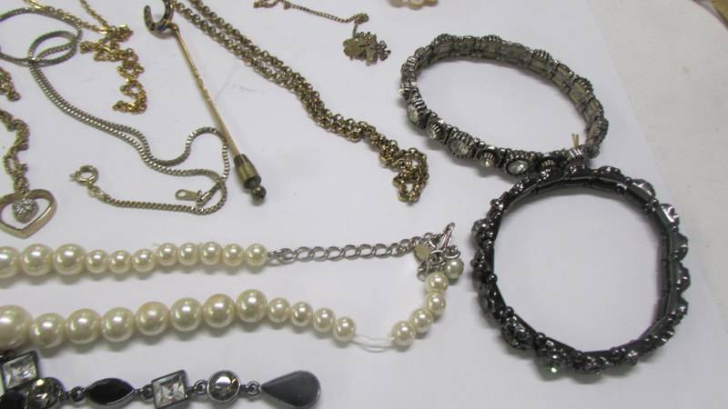 A mixed lot of necklaces, bracelets, earrings etc., - Image 2 of 6