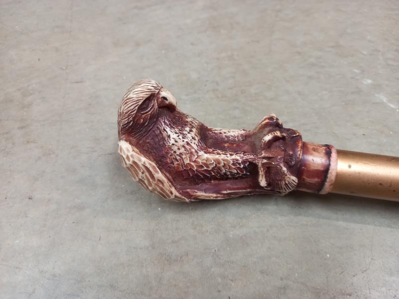 A walking stick with resin Eagle handle - Image 2 of 5