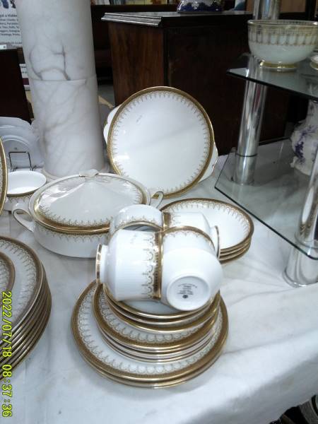 In excess of 60 pieces of Paragon Athena pattern table ware. COLLECT ONLY. - Image 2 of 4