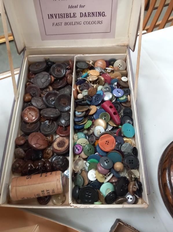 A box of haberdashery - Image 2 of 2