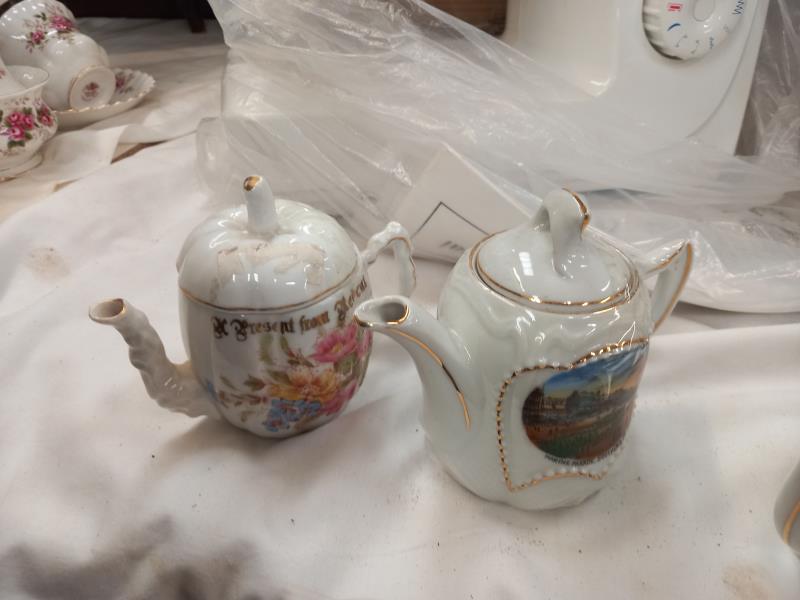 A collection of early 20th century teapots - Image 4 of 4