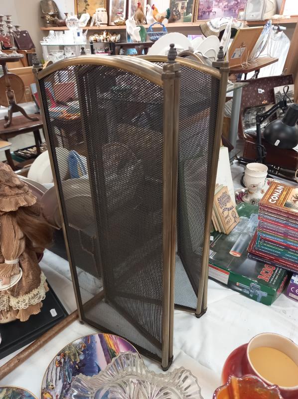 A brass fire screen - Image 2 of 2