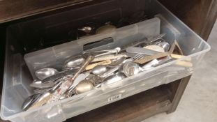 A mixed lot of cutlery