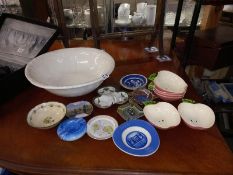 A mixed lot of bowls, ashtrays, six fruit bowls etc.,