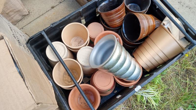 A very large quantity of new plant pots of various sizes (over 200). Collect Only. - Image 2 of 5