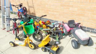 A large lot of outdoor toys including a vintage truck etc. Collect Only.