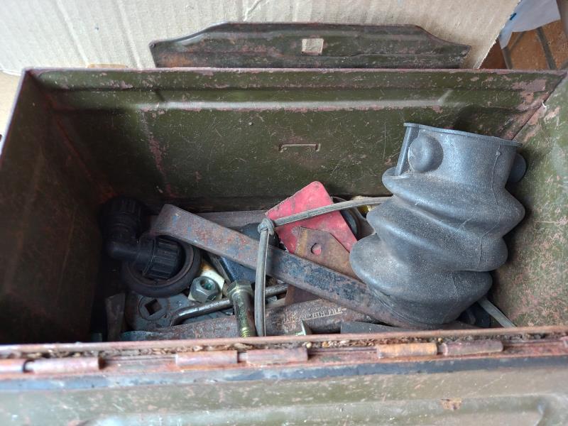 A box of car radios & quantity of miscellaneous items. Collect Only. - Image 3 of 4