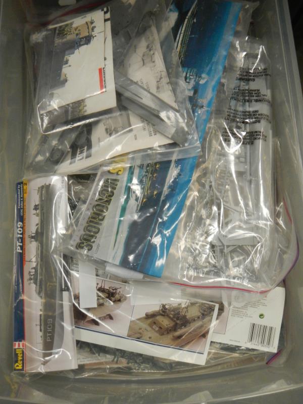 15 plastic ship model kits. No boxes or instructions and unchecked for completeness - Image 2 of 4