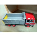 A painted wooden tipper truck (0.8ml - kit)