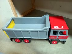 A painted wooden tipper truck (0.8ml - kit)
