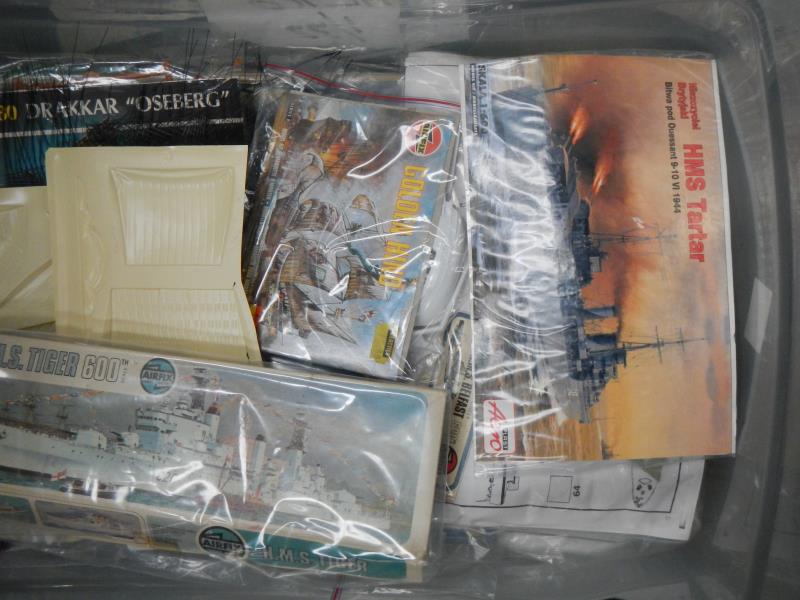 15 plastic ship model kits. No boxes or instructions and unchecked for completeness - Image 4 of 4