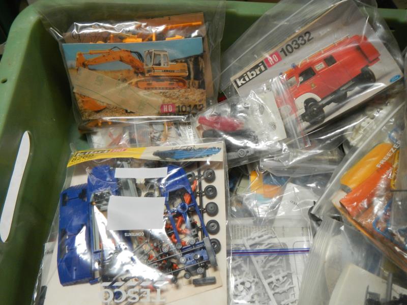 Approximately 30 plastic model kits of commercial vehicles and cars. Unboxed, no instructions, - Image 4 of 4