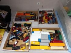 4 trays of mainly plastic H0/00 model cars and commercial vehicles