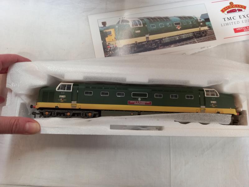 A Bachmann Branchline TMC limited edition class 55 Delta 32-525X, 32-525T, Both 172/505 - Image 3 of 5