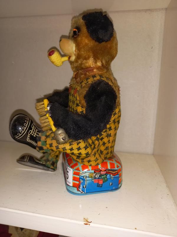 A vintage Alps Japanese battery operated Panda shoe shine - Image 2 of 5