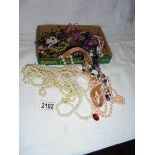 A mixed lot of costume jewellery.