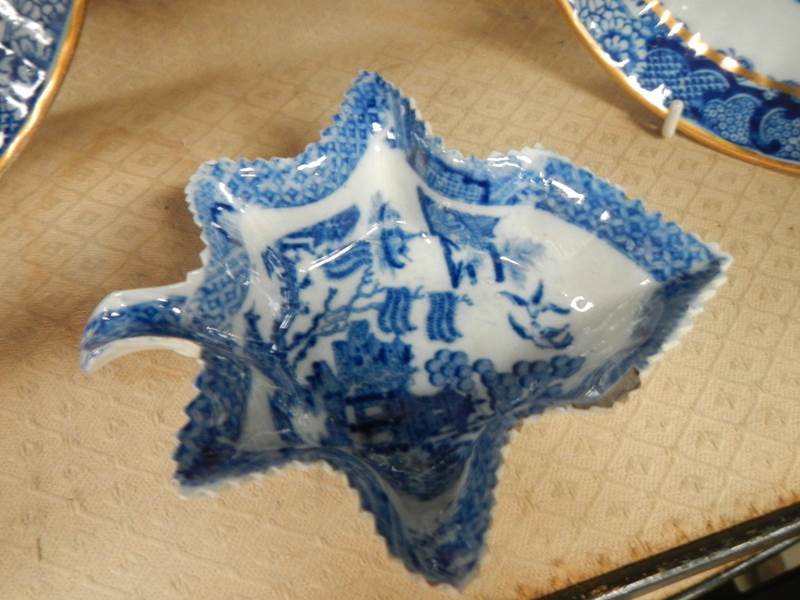 A mixed lot of blue and white ceramics. - Image 4 of 4
