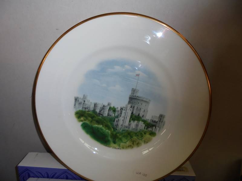 Four boxed Wedgwood castle scene collector's plates. - Bild 2 aus 3