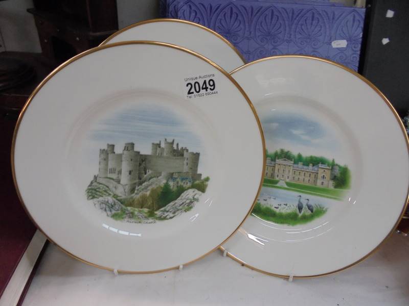 Four boxed Wedgwood castle scene collector's plates. - Bild 3 aus 3