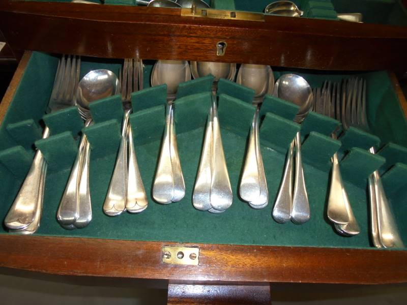 A canteen of cutlery with drawer in bottom. - Bild 4 aus 18