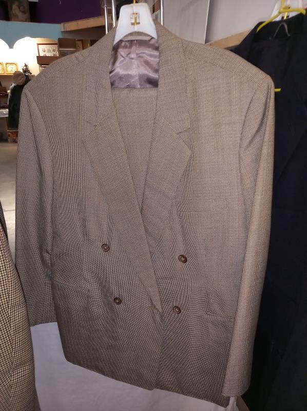 A quantity of gent's jackets including 2 suits & an Orvis shirt - Image 4 of 10
