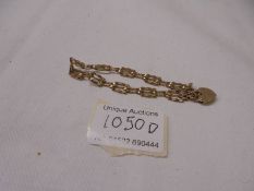 A 9ct gold bracelet with padlock, 3.8 grams.