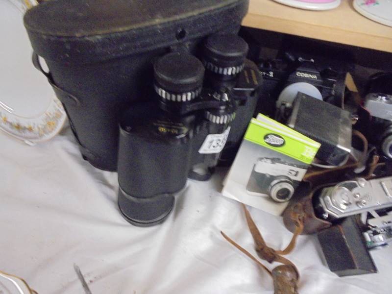 A collection of camera's, photographic accessories and binoculars. - Image 2 of 3