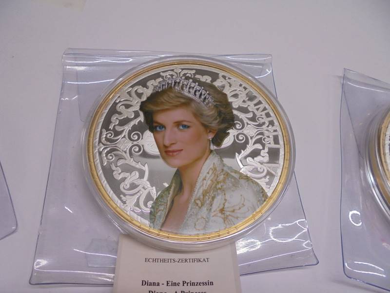 Six Princess Diana commemorative coins, 2 William & Kate and 1 Harry & Megan. - Image 3 of 6