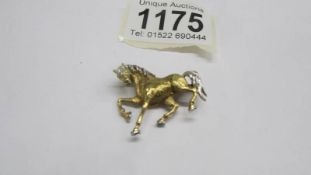 An 18ct gold horse brooch, 7.9 grams.