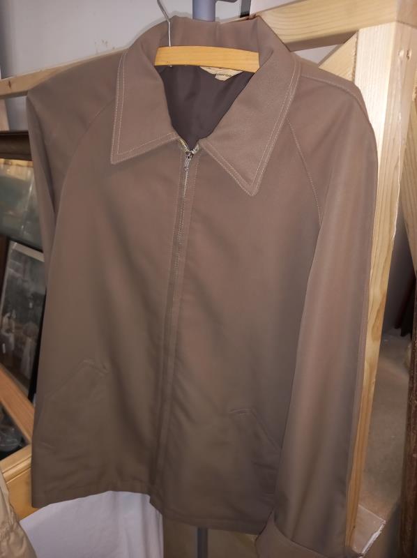 A quantity of gent's jackets including 2 suits & an Orvis shirt - Image 10 of 10