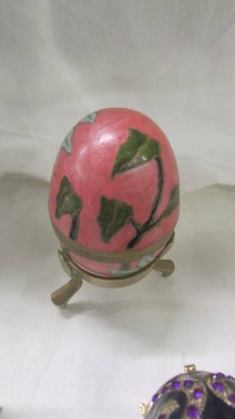 Four decorative egg shaped pill boxes, Cloissonne' egg, 3 egg tree baubles & 2 Cloissonne' purses. - Image 2 of 5