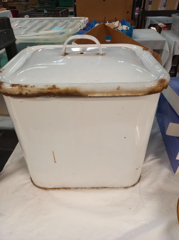 A vintage heavy enamel bread bin - Image 5 of 7